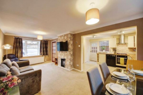 Beautiful home close to town Free Netflix, Wifi